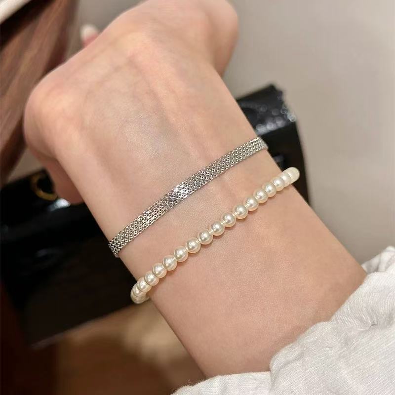 Design-inspired bracelet