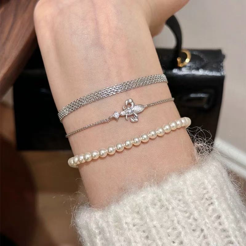 Design-inspired bracelet