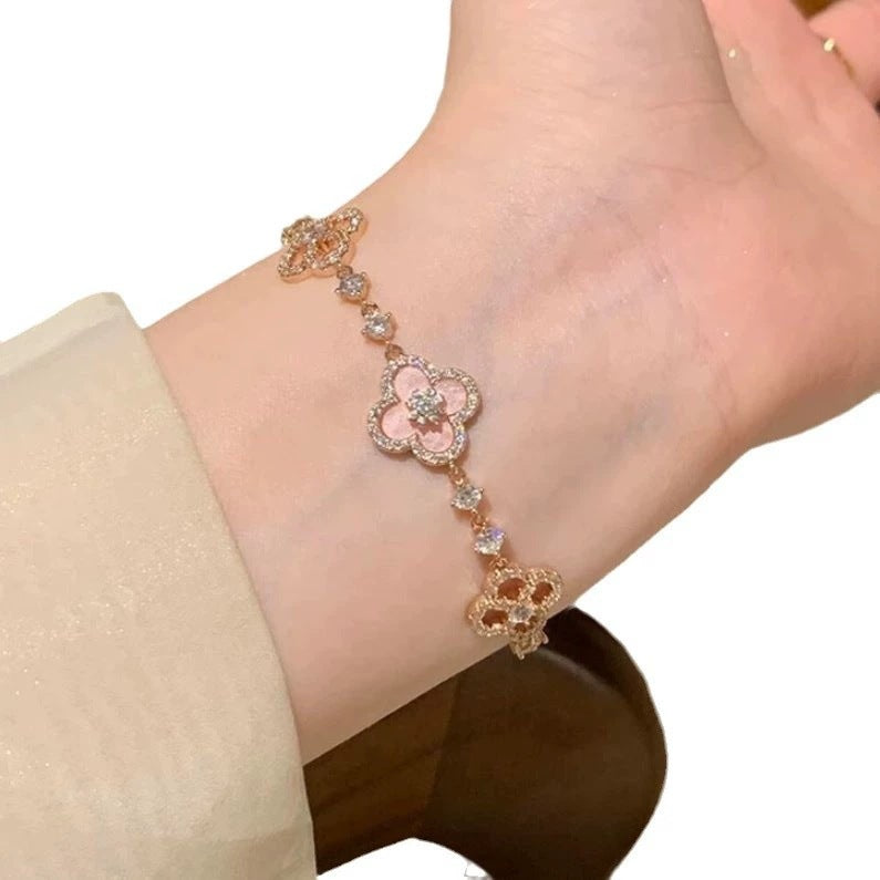 Calcium carbonate four-leaf clover pull bracelet